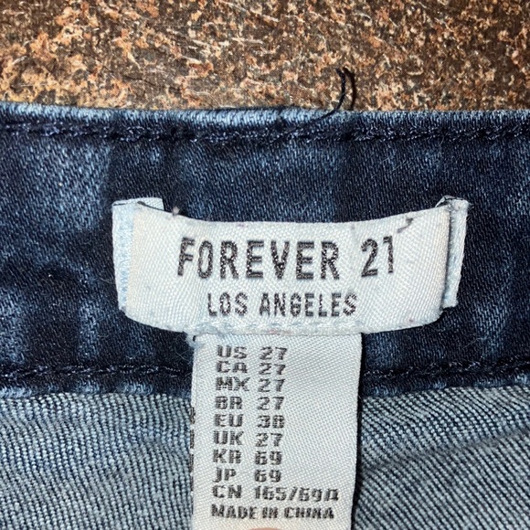 Forever 21 jeans size 27 (like size 5) in EUC - Picture 2 of 5